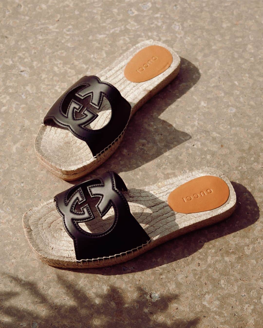 MATCHESFASHION.COMのインスタグラム：「Consider this a sign to make @gucci’s sunshine-ready sandals part of your everyday repertoire.  Tap to shop.」