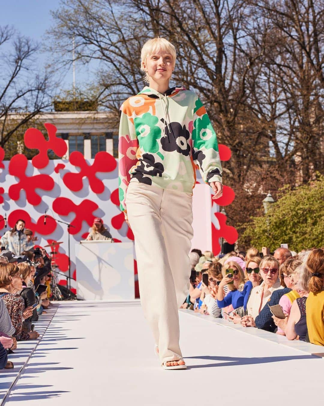 マリメッコのインスタグラム：「More looks hot off the runway 👉 Marimekko Day fashion shows ft. our new SS23 collection. Thank you for joining us in Helsinki and tuning into the festivities here. You made it a truly memorable day.   Now’s your chance to shop the runway looks at marimekko.com and in-store—link in bio.  #MarimekkoDay #marimekko #helsinki #SS23​」