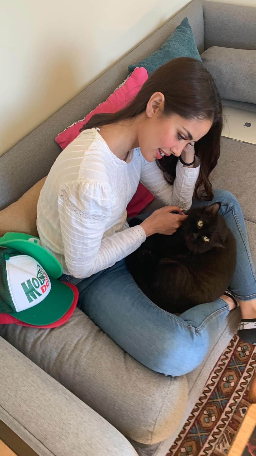 ミーガン・ヤングのインスタグラム：「Missing you so much, Salem… 🥺🖤 thank you for all the comforting messages 🖤」