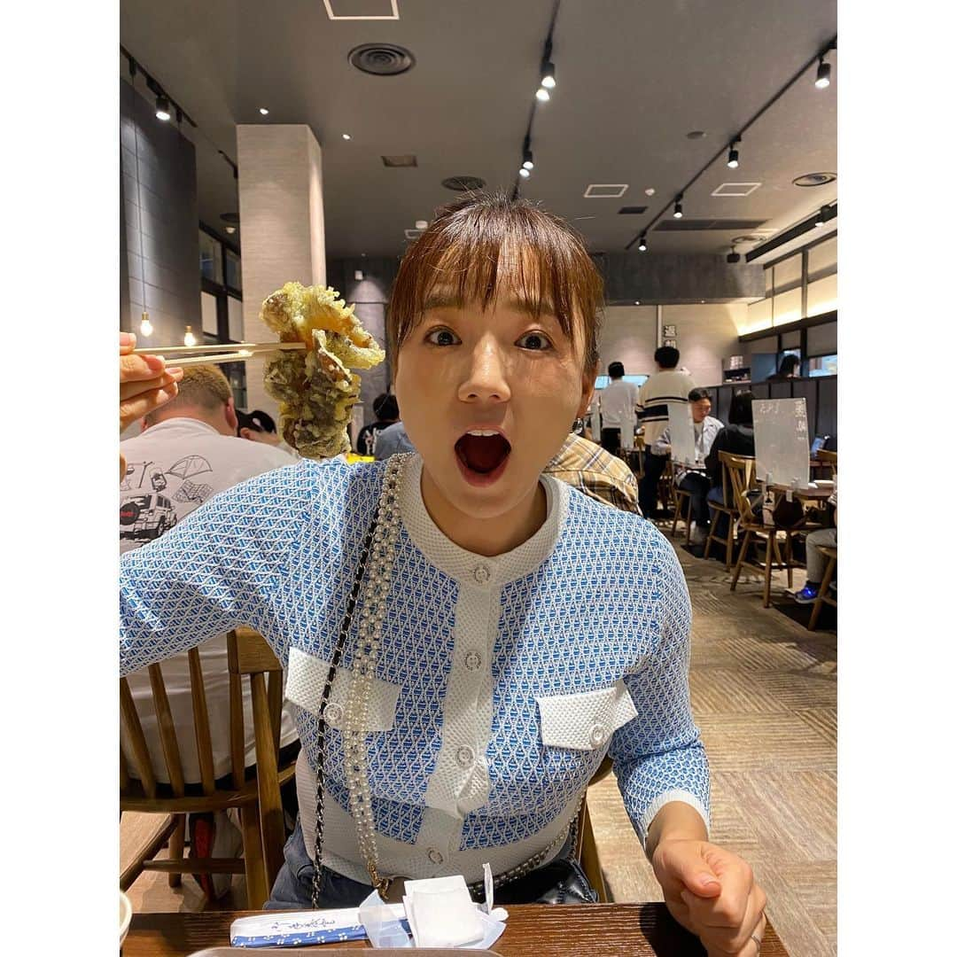 有村智恵さんのインスタグラム写真 - (有村智恵Instagram)「福岡旅🥰 お仕事も兼ねて博多や糸島の色んなお店を散策しました😎  #糸島 #糸島グルメ #博多 #博多グルメ #博多豊一 #お寿司ブッフェ #顔くらいあるきくらげの天ぷら #古着屋めぐり #博多どんたく」5月13日 22時01分 - chiearimura