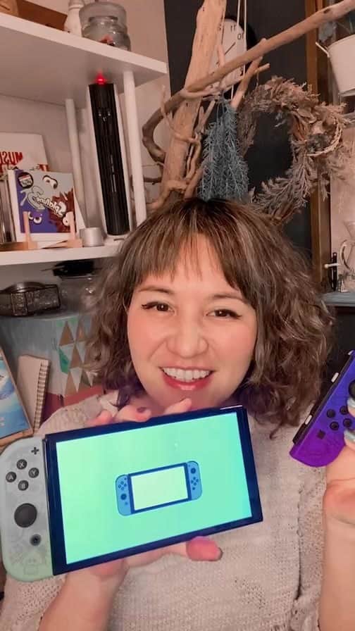 横沢ローラのインスタグラム：「coming back after releasing Youtube, to open it」