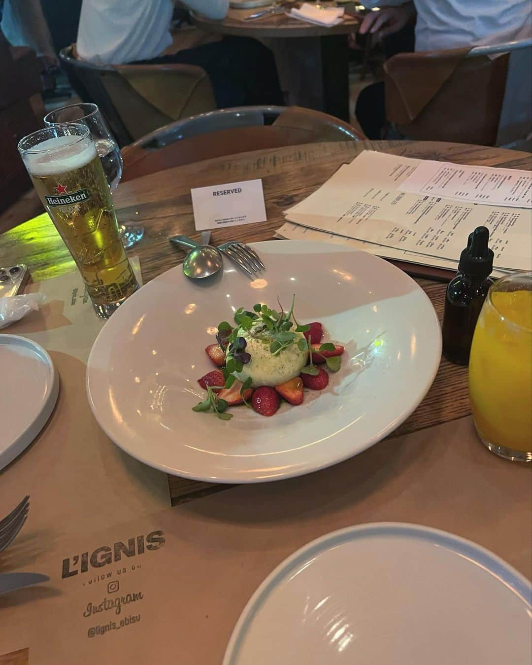 伊藤楓さんのインスタグラム写真 - (伊藤楓Instagram)「少し前に行ったレストラン🍽️🍓 ⁡ オリーブオイルから燻製の香りがしました☺️」5月13日 22時09分 - kaede.ito