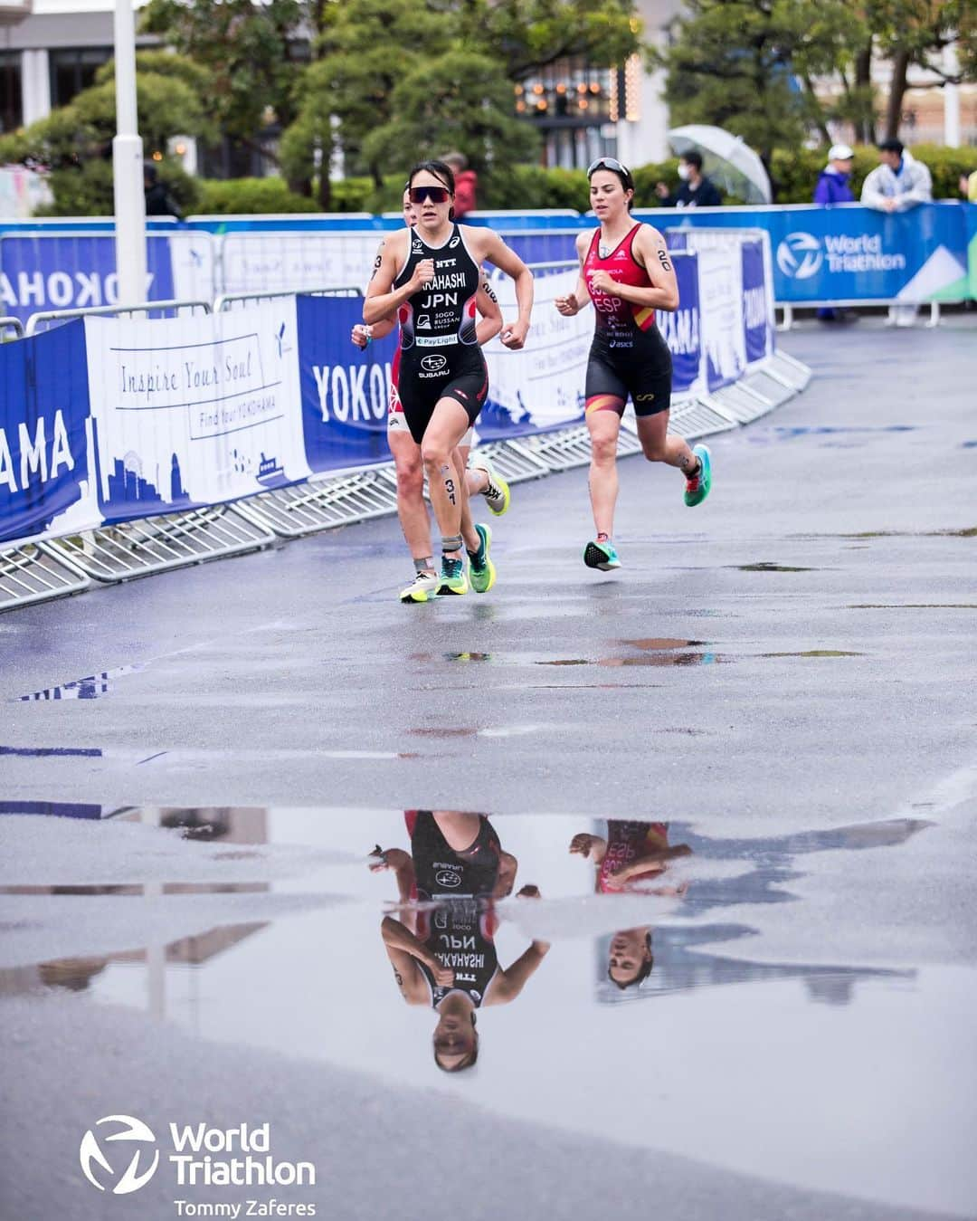 高橋侑子のインスタグラム：「世界シリーズ横浜、雨の中でしたが朝早くから沿道で、テレビの前で、応援してくださったみなさま、ありがとうございました。なかなか思うように行かず、全く勝負になりませんでしたが、苦しいここが踏ん張りどころ。沢山の方に声をかけて頂き、まだまだここからだと思えました。再来週末に次の世界シリーズがイタリアで行われるので前向いて進んで行きます！ #トライアスロン #ハマトラ #横浜  It was a pretty tough one at WTCS Yokohama. Hard to have it especially in front of home soil, but grateful to see the home supporters at the same time. “Even if things don’t go to plan, it can still be a great day”. I’ll make it to be a “great day” that made me stronger. 🔥 #yokohama  📷 @tzaferes」