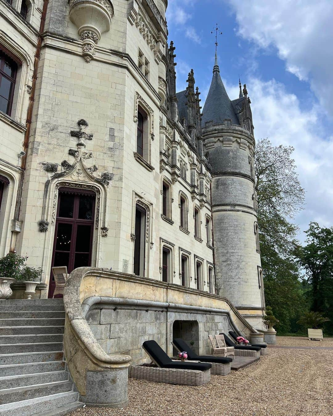 マリリン・フローリーズさんのインスタグラム写真 - (マリリン・フローリーズInstagram)「Our Chateau stay for the weekend.✨🏰🤍」5月14日 8時50分 - krystaalized