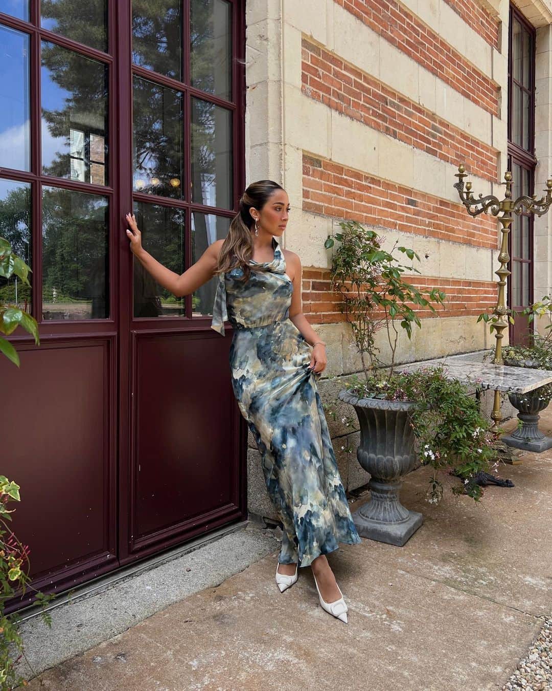 マリリン・フローリーズのインスタグラム：「Our Chateau stay for the weekend.✨🏰🤍」