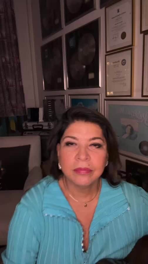 Roberta Mirandaのインスタグラム：「Vou deixar um pouquinho e já retiro a live」