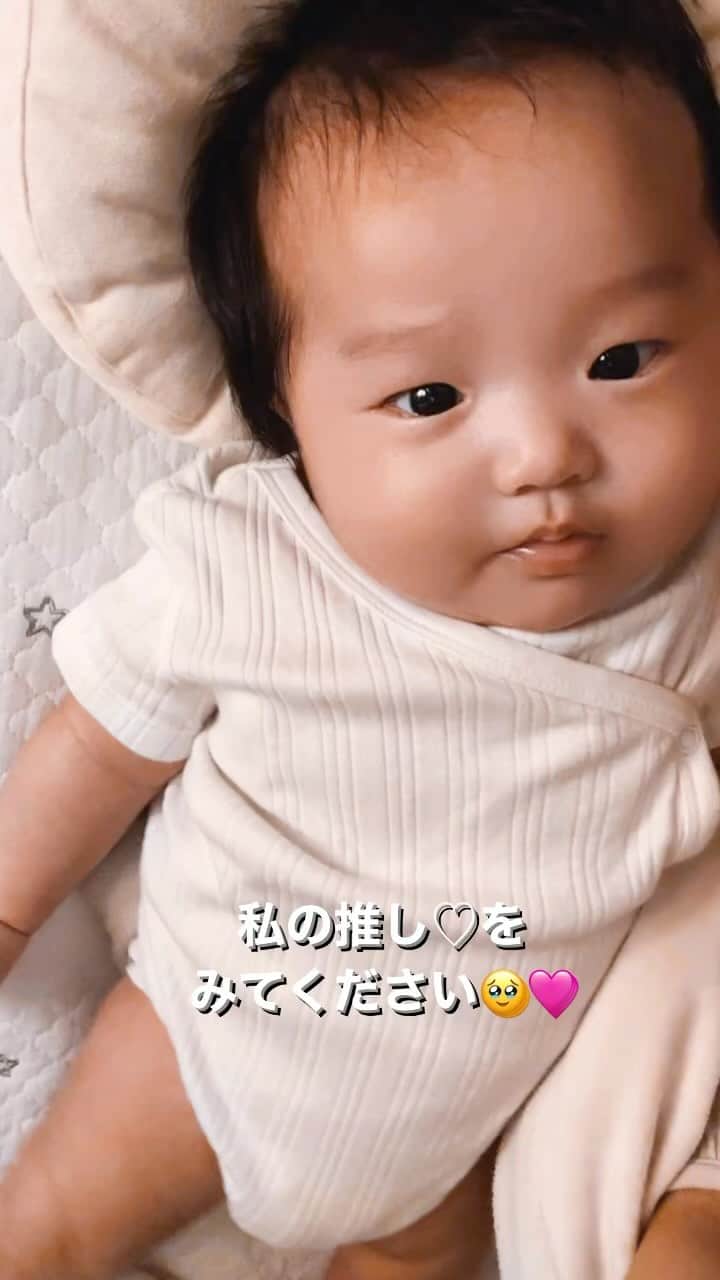 MAOIWATAのインスタグラム：「やってみたかったリール🎥😇w 途中、ひいばあちゃんと撮った時の奇跡ショットが 面白くて私はツボ😂😂😂笑  #赤ちゃん #あかちゃん #推し活 #赤ちゃんのいる生活 #男の子ママ #男の子ベビー #推し」