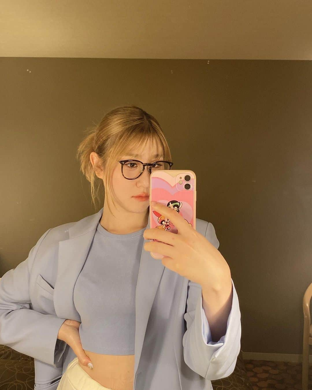 かれん（古賀かれん）さんのインスタグラム写真 - (かれん（古賀かれん）Instagram)「鯖江のメガネ👓 太陽の下に行ったら グラサンになる🕶ｷｭﾋﾟ」5月14日 0時06分 - lgm_karen_official