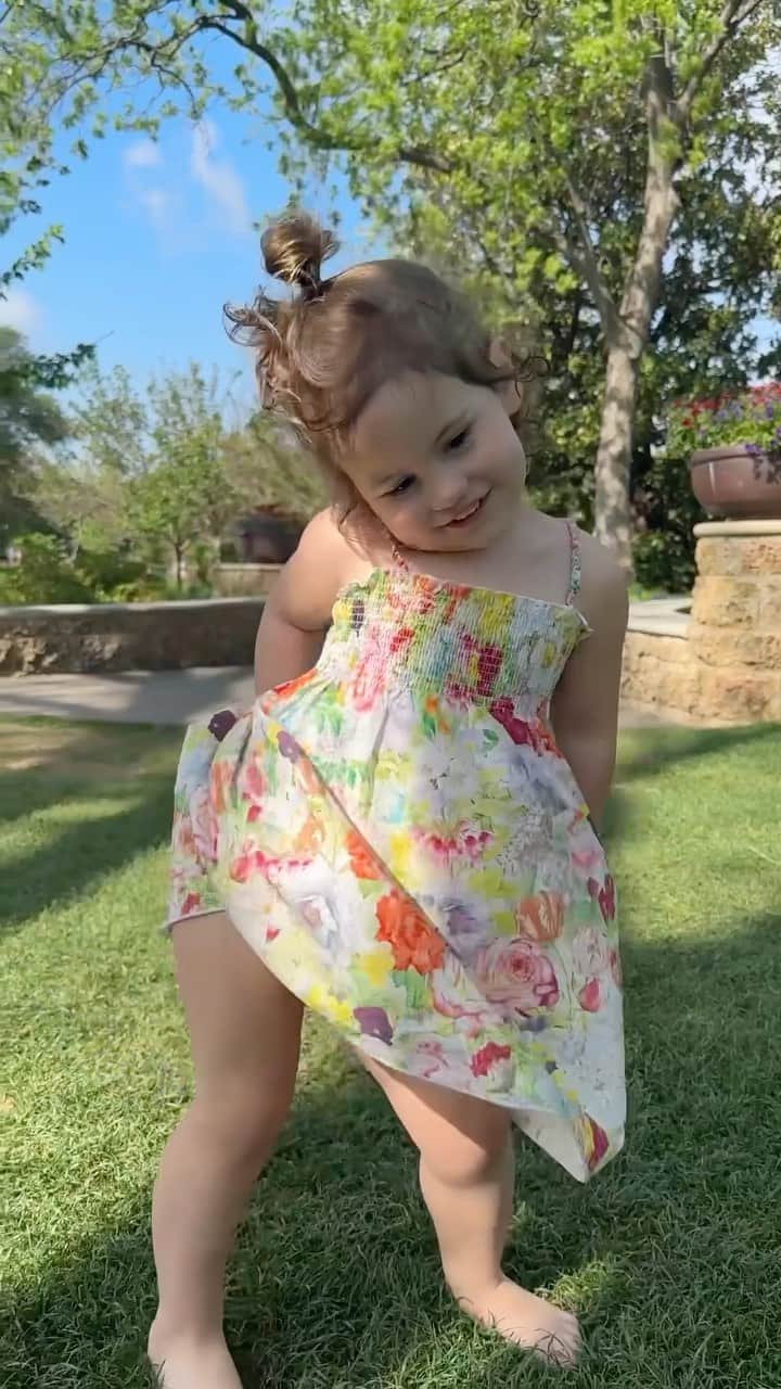 ショーン・ジョンソンのインスタグラム：「First family road trip was a success. I love getting to show my babies new places and thanks to @GetBiofuel, we stopped in 3 states on our trip!! #GetBiofuel #GreenAmericanRoadTrip」