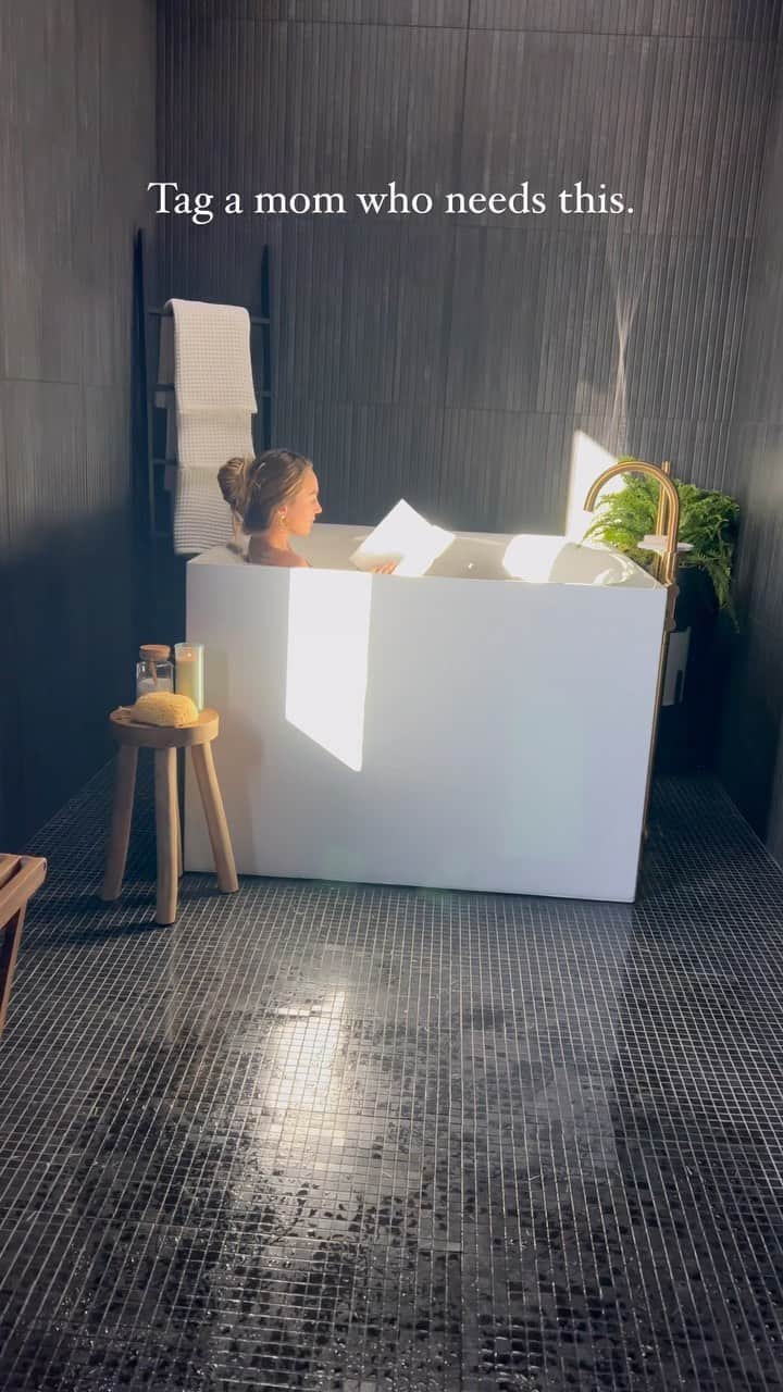 HGTVのインスタグラム：「Take a (mom)ent out of your day and send our $2.2M HGTV Smart Home giveaway to your favorite momma! 😍 Because what mom REALLY wants this Mother’s Day is a fully-furnished Santa Fe retreat + an All-New, All-Electric EQE Sedan from Mercedes-Benz and $100K cash. 🎉 Click our #LinkInBio or head to hg.tv/smart today.   No purchase necessary. Ends 6/9/23. See hg.tv/SH23 for rules. #HGTVSmartHome」