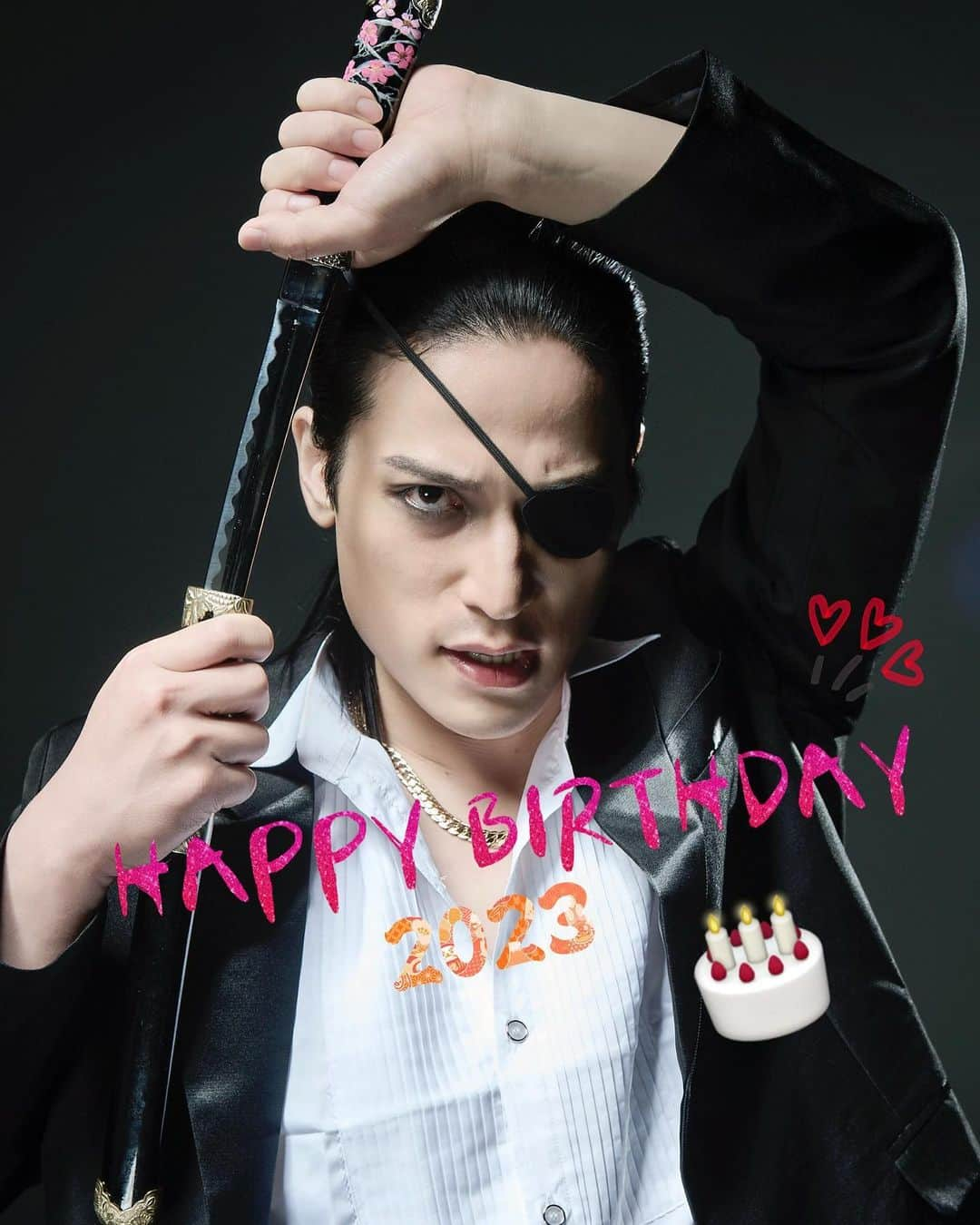 霜月紫のインスタグラム：「真島の兄さんお誕生日おめでとう🎂🎉✨ #真島吾朗生誕祭2023 #yakuza #goromajima #majimagoro  #yakuza0 #cosplay」