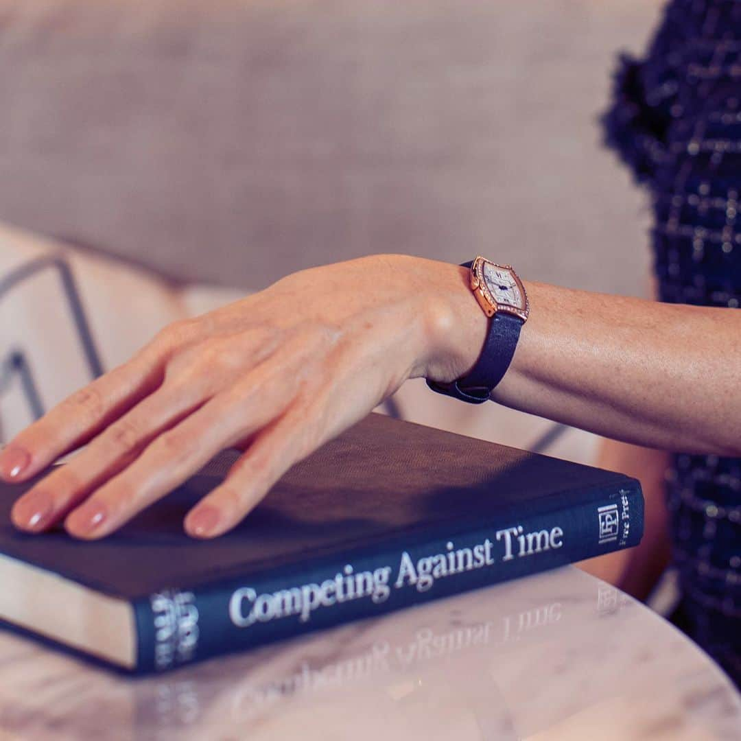 ベダ&カンパニーのインスタグラム：「Don't just compete with time. Outshine it. The timeless beauty of a timepiece is simply irresistible. #bedatandco #womenofcharacter #time #watches #elegance #bedat」