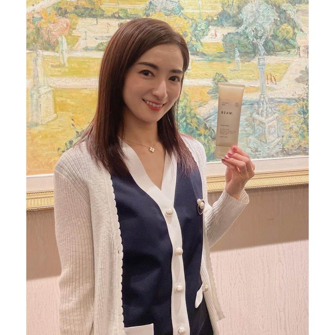 Mayuko Watanabe 渡辺真由子さんのインスタグラム写真 - (Mayuko Watanabe 渡辺真由子Instagram)「@beaw._official_ の新製品発表会へ♡ @beaw._official_ は漢方アドバイザー監修の元、漢方由来の成分と植物エキスを配合したスキンケアブランド✨ 外からケアする美容液と、内からケアするサプリがあり、内外から肌質改善ができる優れもので、さらに17個の質問に答えて肌診断をすると、自分に合った組み合わせを提案してくれるんです😊 生活環境を含め自分の肌悩みに沿ったものを提案してくれてとてもありがたい😍  そして、今回新しく3種類の洗顔料が発売されます💕 こちらも肌診断によって自分に合ったフェイウォッシュを提案してくれます😊 泡立つピンククレイタイプ・マンナンスクラブ入りのジュレタイプ・スクラブinクリームタイプがあります😄 それぞれ感触や香りが全然違うので好みのものを選んでも良いし、肌診断結果で提案されたものを使ってみるのも良いと思います😁 キャンドルも新たに発売されるのですが、ほのかに香る香りがとてもよく、癒し効果抜群でした😍 まだ使って数日ですが、ツヤが出てきたような☺️身体の改善は100-120日必要みたいなので、サプリはもう少し飲み続けてみたいと思います😁  #コスメコンシェルジュ #コスメコンシェルジュアンバサダー #コスメコンシェルジュアンバサダー2023 #コスメコンシェルジュママ #美容好き #美容好きな人と繋がりたい #男の子ママ」5月14日 0時19分 - watanabe_mayuko