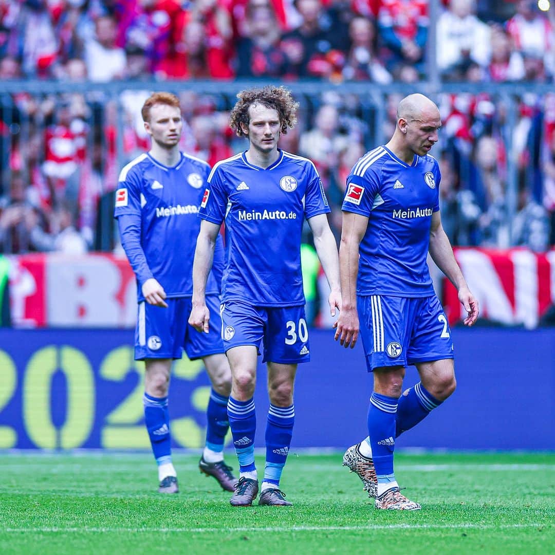 シャルケ04のインスタグラム：「Klare Niederlage in München. . #FCBS04 6:0 . . #Bundesliga #Schalke #S04 #Matchday #Football #Soccer #Fußball #Futbol #Knappen #WirBleiben #🔵⚪️」