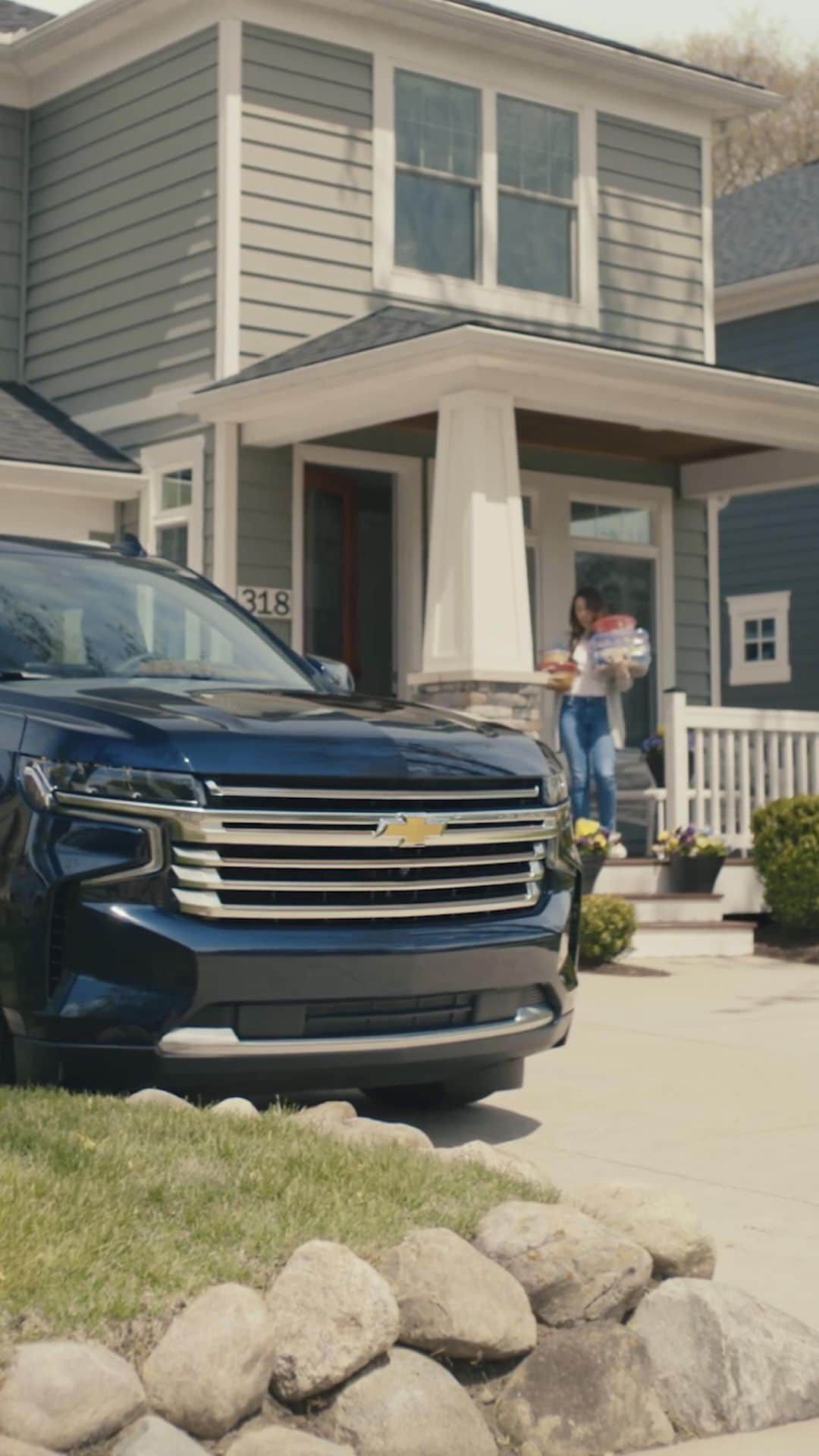 シボレーのインスタグラム：「For all the Moms who fill us with love, laughter and leftovers. #HappyMothersDay #ChevySuburban」