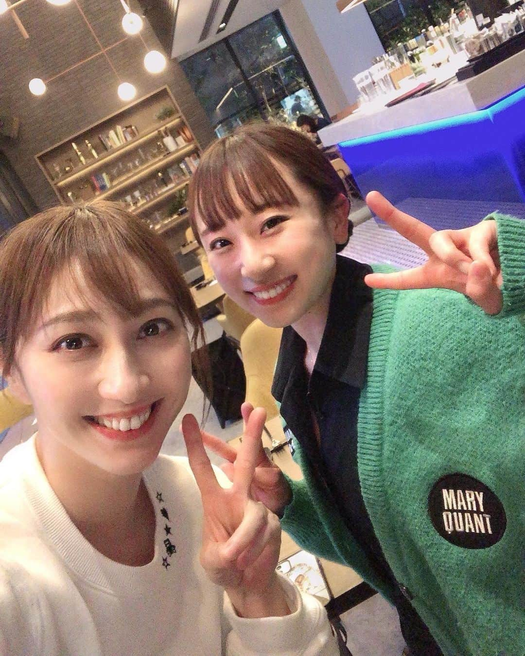 はいだしょうこさんのインスタグラム写真 - (はいだしょうこInstagram)「先日の 京都南座での舞台。 「若き日の親鸞」の 舞台裏、楽屋での様子が、  公式YouTube 「はいだしょうこの歌とか、、、」 にアップされました😊  ミュージカル「ひめゆり」でも 一緒だった、 元宝塚の「茉玲さや那ちゃん」（まゆまゆ）と、 2度目の共演😊✨  「ひめゆり」の時もだけど、 今回もお手伝いをしてくれていました😊  2人の写真がありすぎて🤣 選抜して載せてみました😊  まゆまゆとは、宝塚現役時代は同じ時期にはいなかったので、 宝塚の上級生下級生、みたいな雰囲気は、あんまりない感じがするんだけど🤔  YouTubeの撮影も、載せられるように 自然と回してくれていたり😌 一緒に洗濯したり、早替わりのお手伝いしてくれたり、その他にも🐢さんの私を、沢山サポートしてくれて、 ひとまわり以上違いますが🤣 姉妹？！妹姉？！😏のように、 お世話してくれていました🙇‍♀️  宝塚とはまた違う、ここで経験するはじめての環境の中で、 大阪でのお稽古、１ヶ月間と、 京都での本番、１ヶ月間と、 約２ヶ月間の地方での生活を、 支えてもらいました😊🙇‍♀️  とても、心強かったです😊  まゆまゆ、ありがとう！！☺️💓  普段は、なかなか見ることがない🙄 楽屋での様子✨  みんな、ぜひみてねー😊💓  #京都南座 #若き日の親鸞  #公式YouTube #はいだしょうこの歌とか、、、 #舞台裏動画  #元宝塚 #茉玲さや那　ちゃん #といっしょ  #わたくし、ただいま、 時間を見つけながら、 いつもよりゆっくり、 心と身体の充電期間ちゅー😊」5月14日 0時59分 - haida_shoko