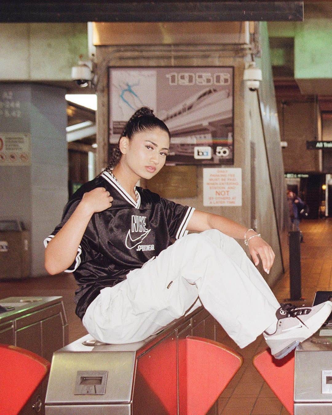 Nike Sportswearさんのインスタグラム写真 - (Nike SportswearInstagram)「In the Bay, Maxxed Out is more than a style. It's an attitude.😎   The energy is just different here, and whether you're a designer, model, photographer, or a multi-hyphenated combo, it's infused into everything you do.  The Air Max Pulse embodies the vibrant visuals and relaxed vibes of the city and some of the coolest people you'll find there.」5月14日 1時00分 - nikesportswear