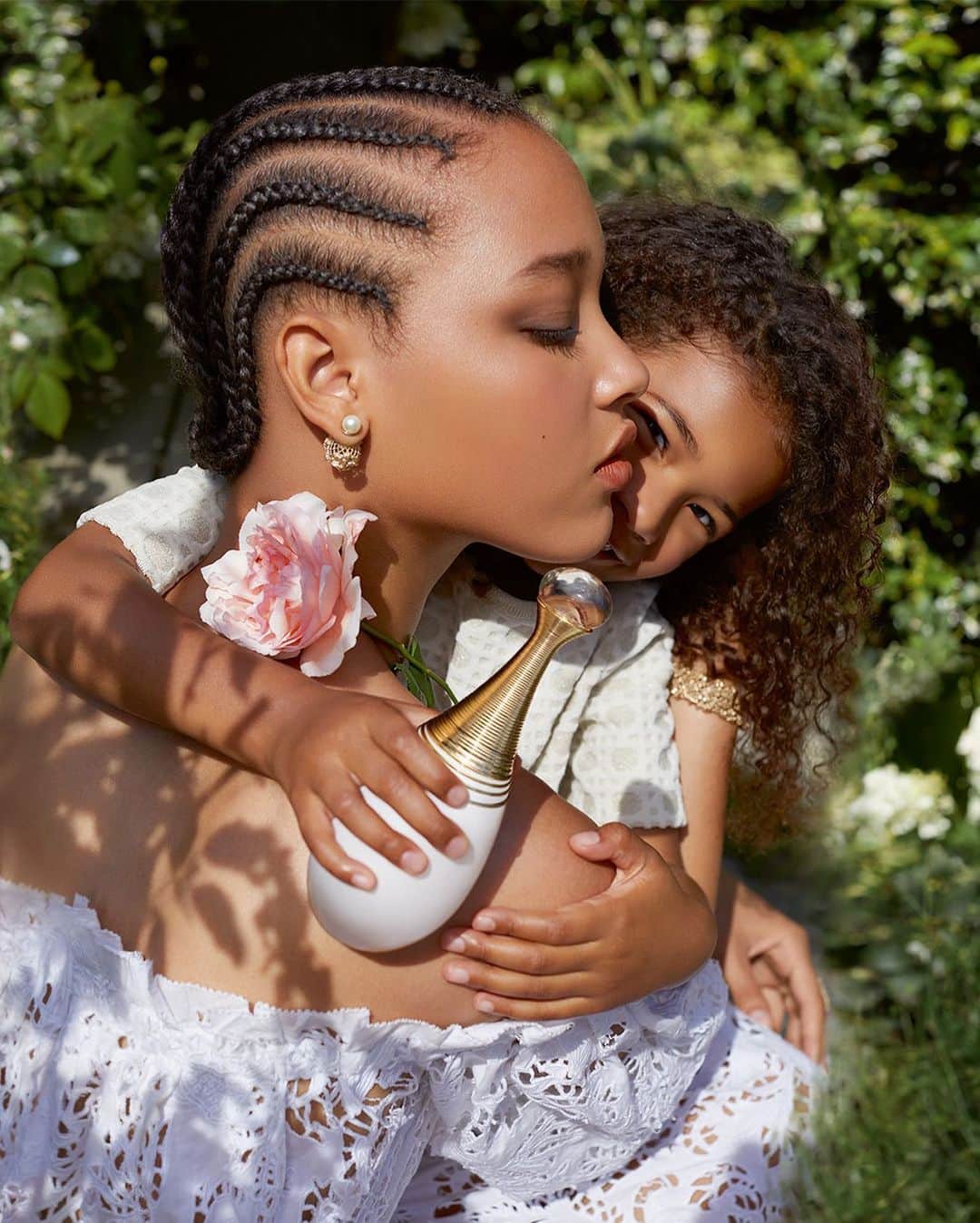 クリスチャンディオールさんのインスタグラム写真 - (クリスチャンディオールInstagram)「This Mother’s day, show her that she’s adored and celebrate her infinite femininity with J'adore Parfum d'Eau.   #DiorBeauty #DiorParfums #DiorMothersDay #JadoreDior」5月14日 1時00分 - dior