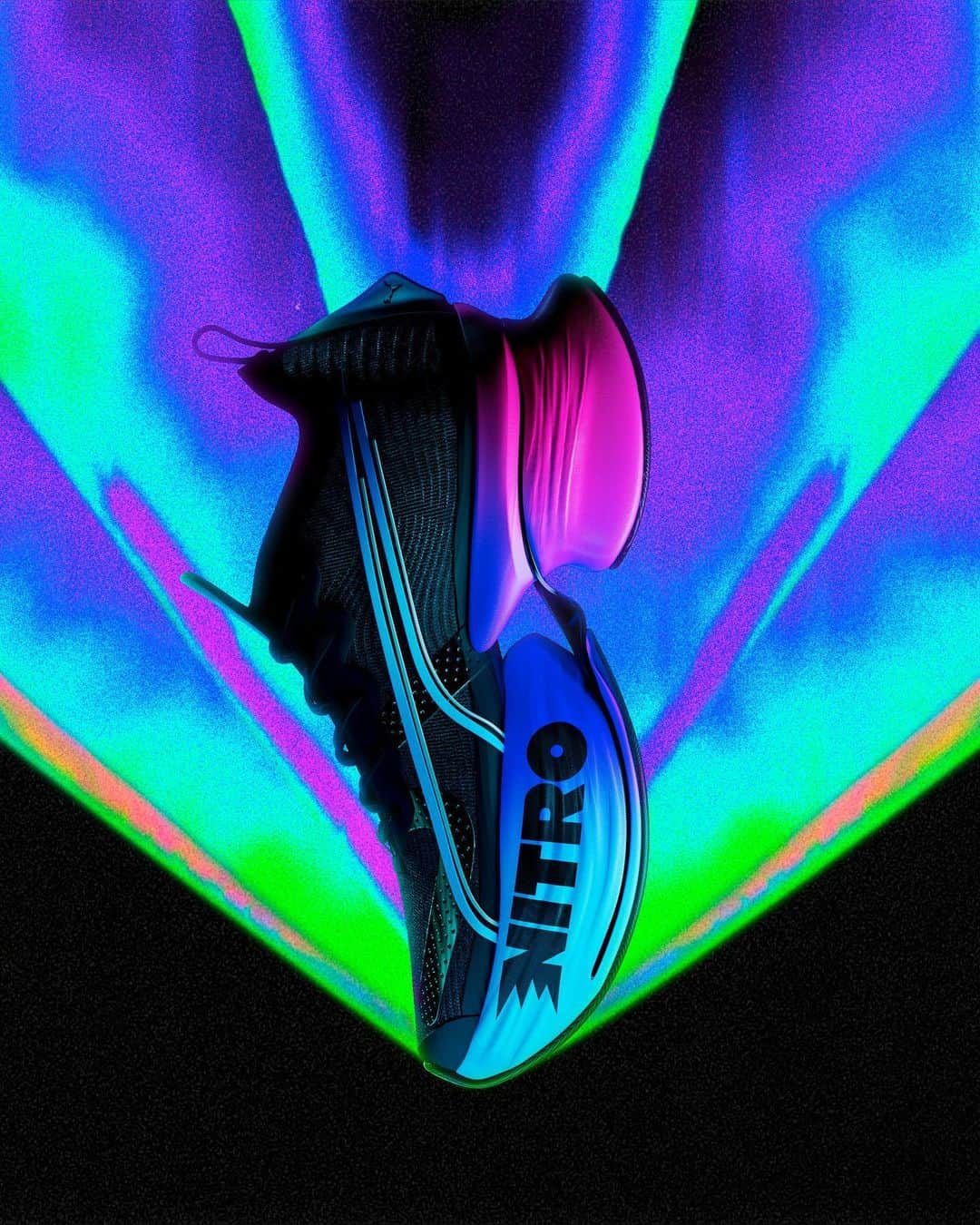 プーマのインスタグラム：「Fashion fueled by NITRO™. The #FASTROID just hit the Earth.  Check them out at PUMA.com before they vanish.」