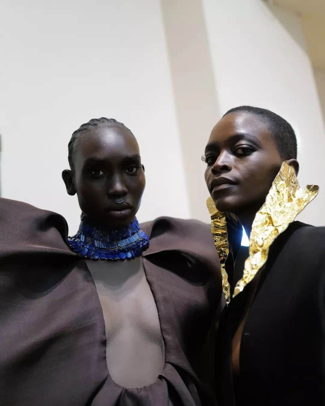 Fashion Weekのインスタグラム：「Backstage at Stéphane Rolland for #SS23 Haute Couture in Paris.」