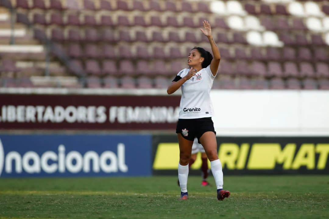 コリンチャンスさんのインスタグラム写真 - (コリンチャンスInstagram)「Amanhã é dia de clássico também para as nossas Brabas! ⚽️  O @corinthiansfutebolfeminino recebe o Santos, na Fazendinha, às 11h, em partida válida pela 11ª rodada do Brasileirão! ⚫️⚪️  🎟️ Garanta o seu ingresso: link nos stories  📸 @rodrigogazzanel  #RespeitaAsMinas #VaiCorinthians」5月14日 1時09分 - corinthians