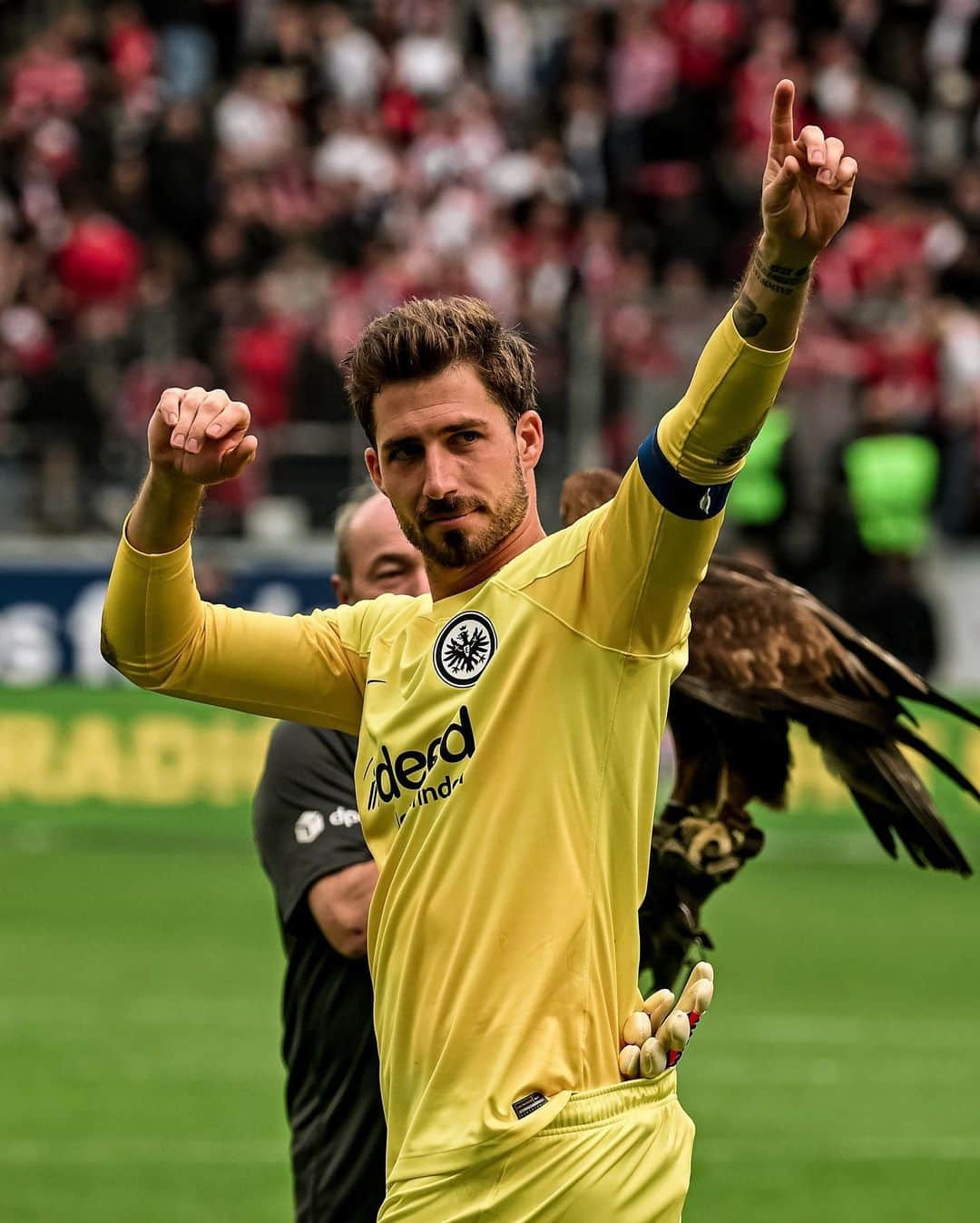 ケヴィン・トラップさんのインスタグラム写真 - (ケヴィン・トラップInstagram)「That‘s the way 🦅 fantastic win with a clean sheet!!!   #SGE #Eintracht #Frankfurt」5月14日 1時17分 - kevintrapp