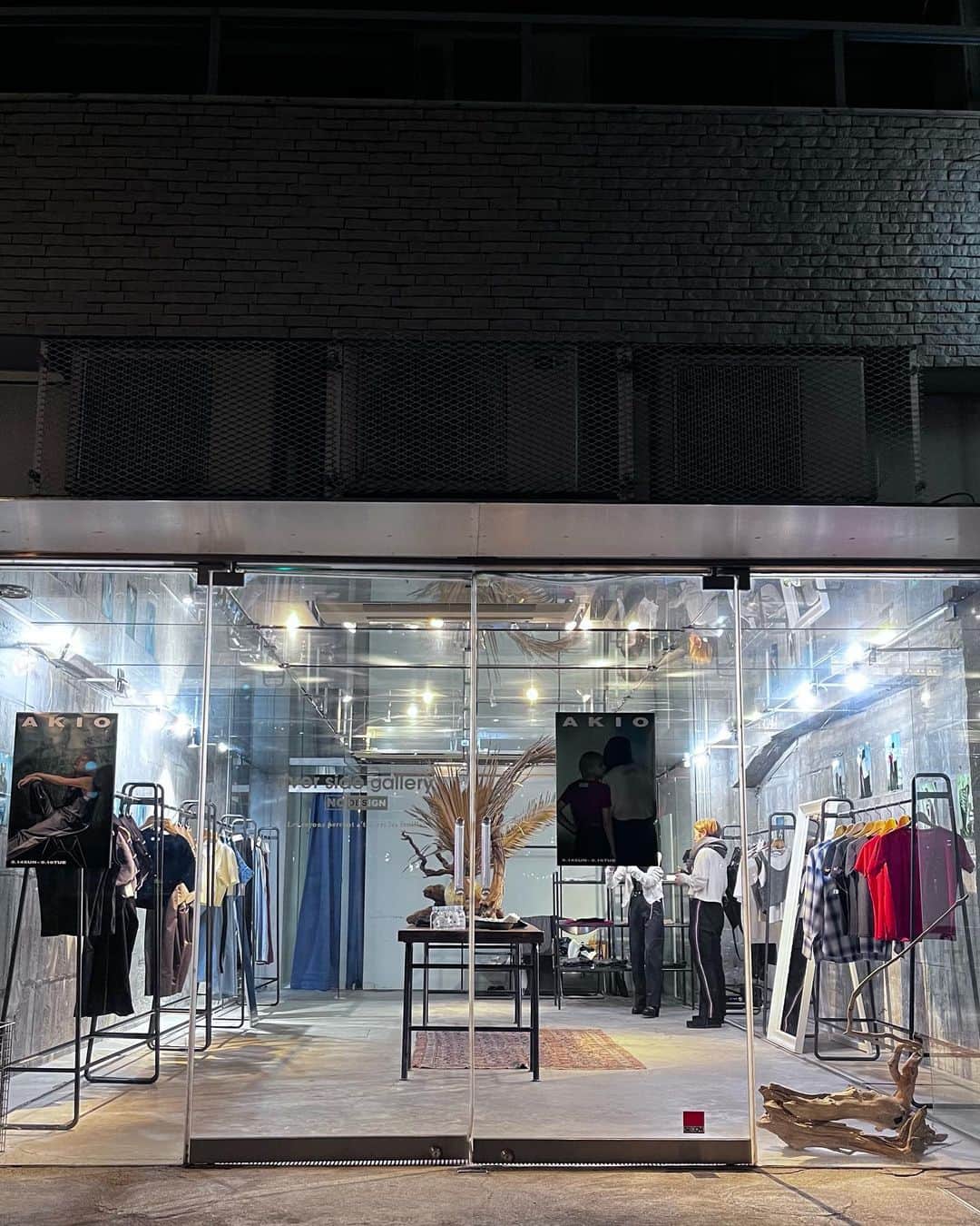 おかもとあきのインスタグラム：「AKIO 23ss tokyo pop-up start  @a_k_i_o_official   日付け変わりまして本日11:00より。中目黒駅から徒歩3分🚶‍♀️  #_a_k_i_o_  みんなでお待ちしてます♡ @sssssmikisssss  @yuiiii.k12  @nagamott」