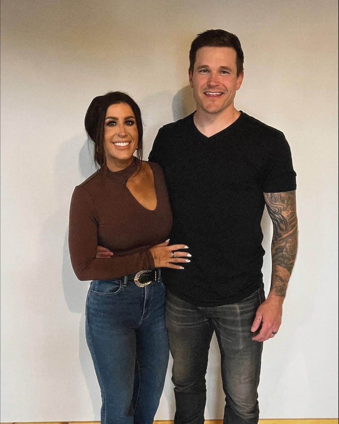 Chelsea Houskaのインスタグラム：「10/10 recommend finding a dance class for date night. We aren’t very good, but we sure as shit laughed a lot. 💕」
