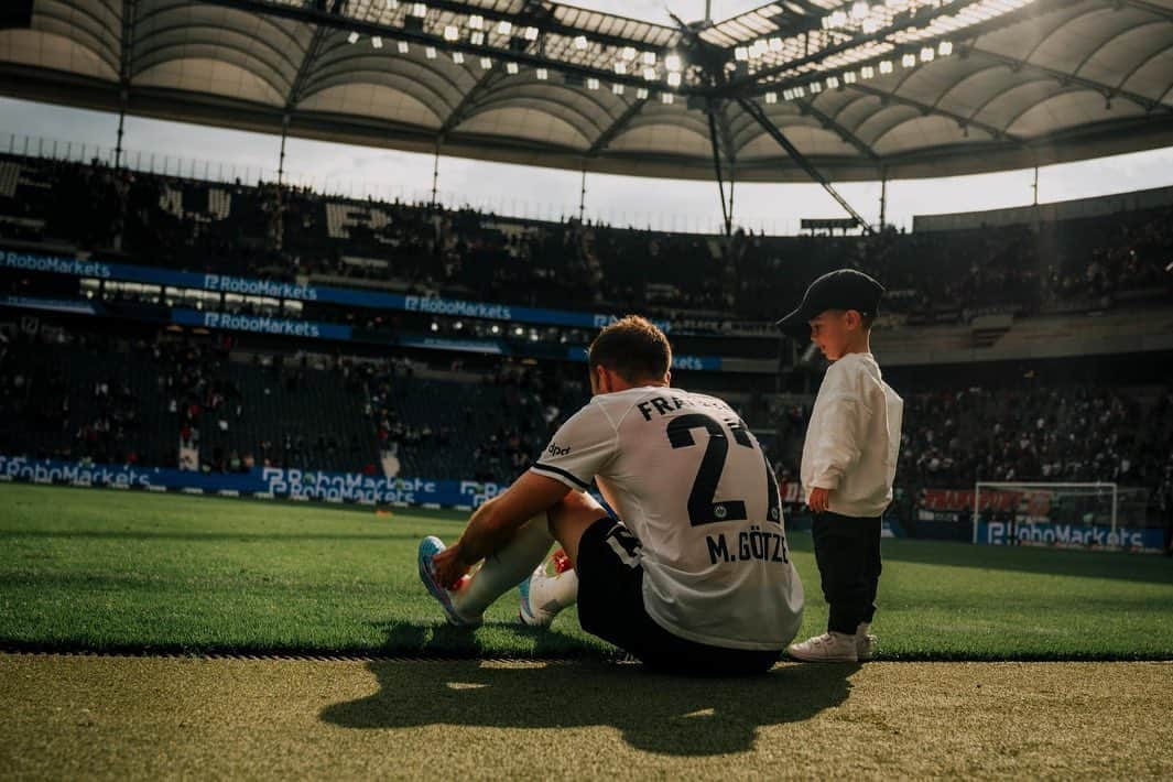 マリオ・ゲッツェのインスタグラム：「Celebrating an important win with my little special guest 🦅」