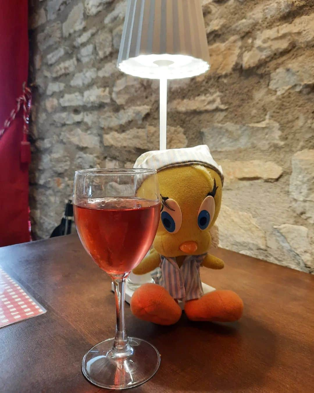 Little Yellow Birdさんのインスタグラム写真 - (Little Yellow BirdInstagram)「One last Kir for the road! Time to go home. #littleyellowbird #tweety #tweetykweelapis #adventures #yellow #bird #holidays #vakantie #france #frankrijk #morvan #vezelay #letelaisdumorvan #kir #onefortheroad #byebye #stuffedanimalsofinstagram #plushiesofinstagram」5月14日 2時16分 - tweetykweelapis