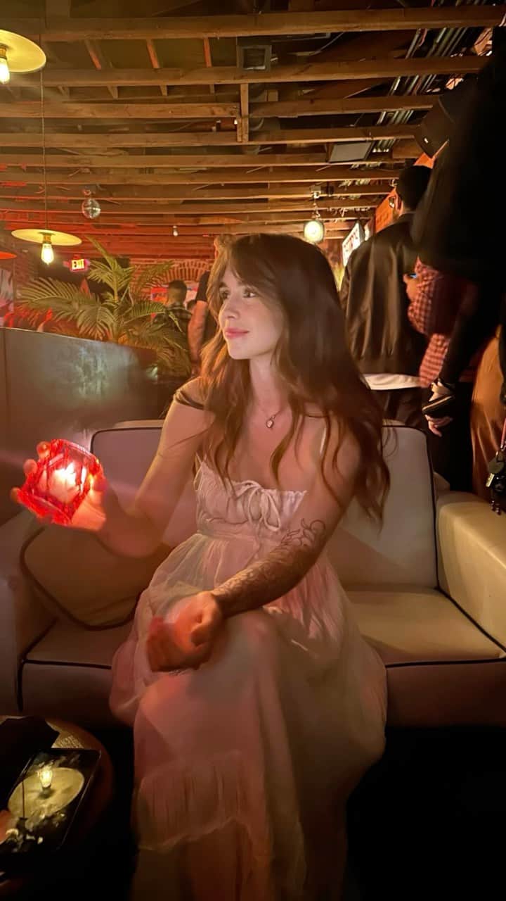 Acacia Brinleyのインスタグラム：「Baby just come with me and I’ll show you somewhere city’s waiting for you 🌆 (Song: The Title Track by @gami.gang )」