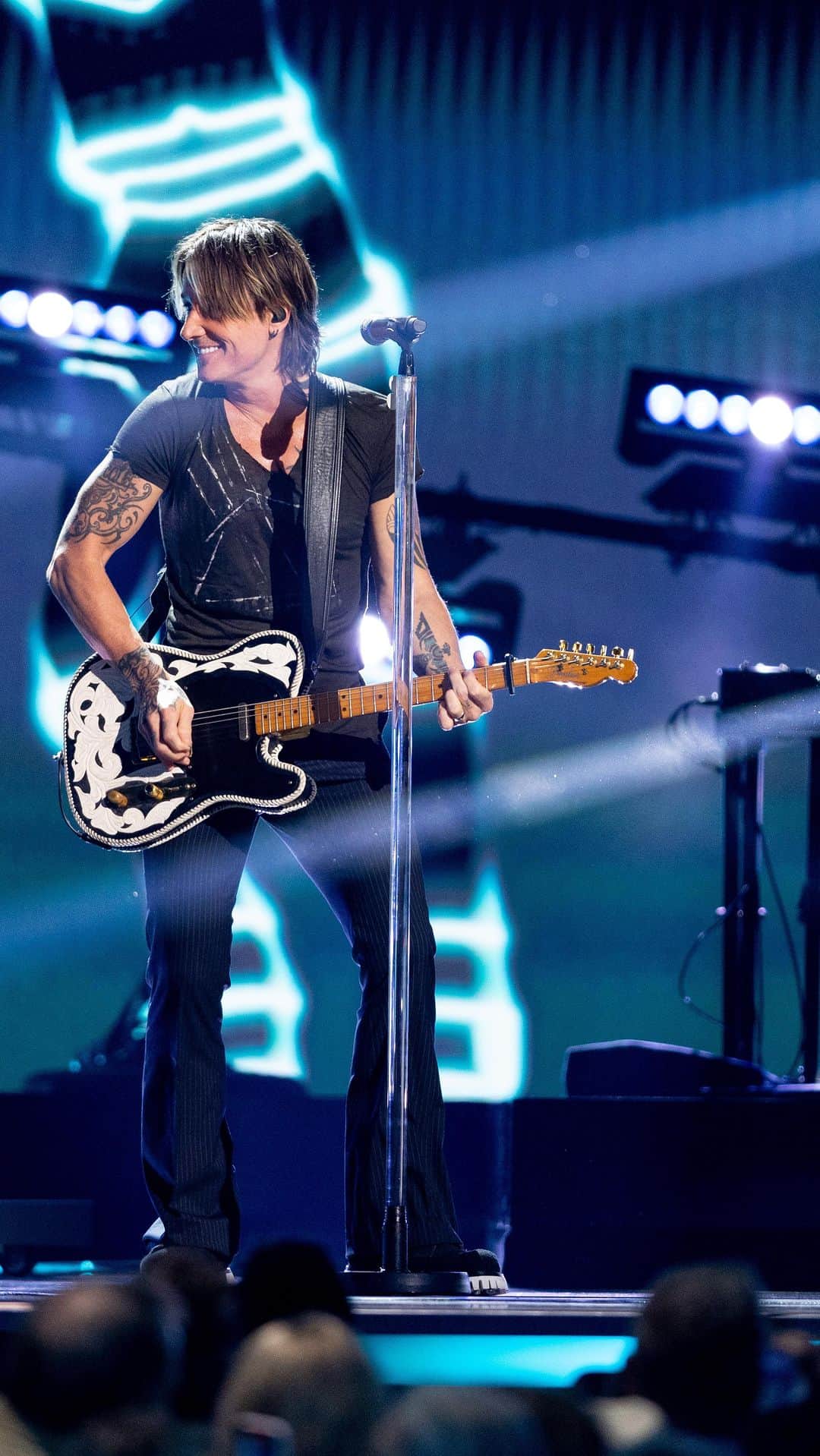 のインスタグラム：「Everything’s bigger in Texas 🤠 Even @KeithUrban’s #ACMawards performance of “Texas Time!”   WATCH NOW ➡️ @PrimeVideo.」