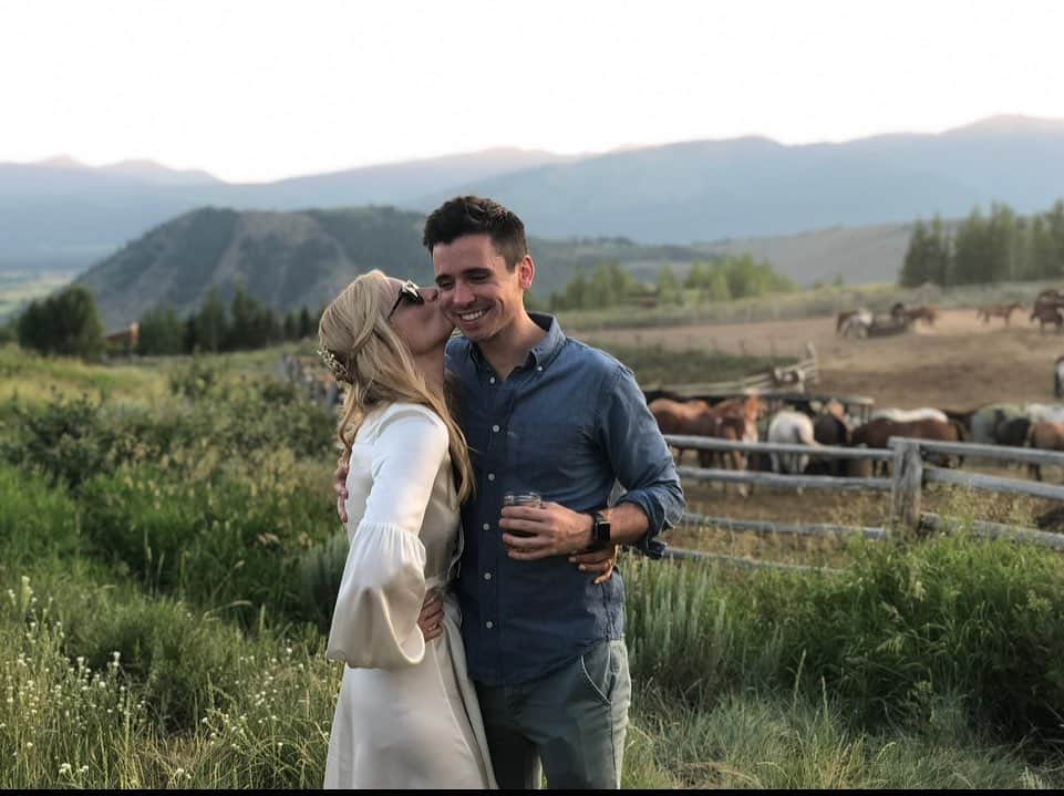 ベス・ベアーズのインスタグラム：「Happy birthday to my first love (til he came out to me at 14😆) my prom date, my man of honor , my Tony winning best friend forever @mattfdoyle . Can't wait to play this summer!」