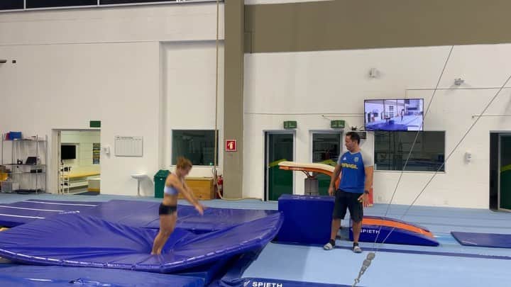 ジャジ・バルボサのインスタグラム：「💙💛💚 • • • @franciscogym  @timeflamengo  @timebrasil  @cbginastica  @cdafab  @flaginastica」