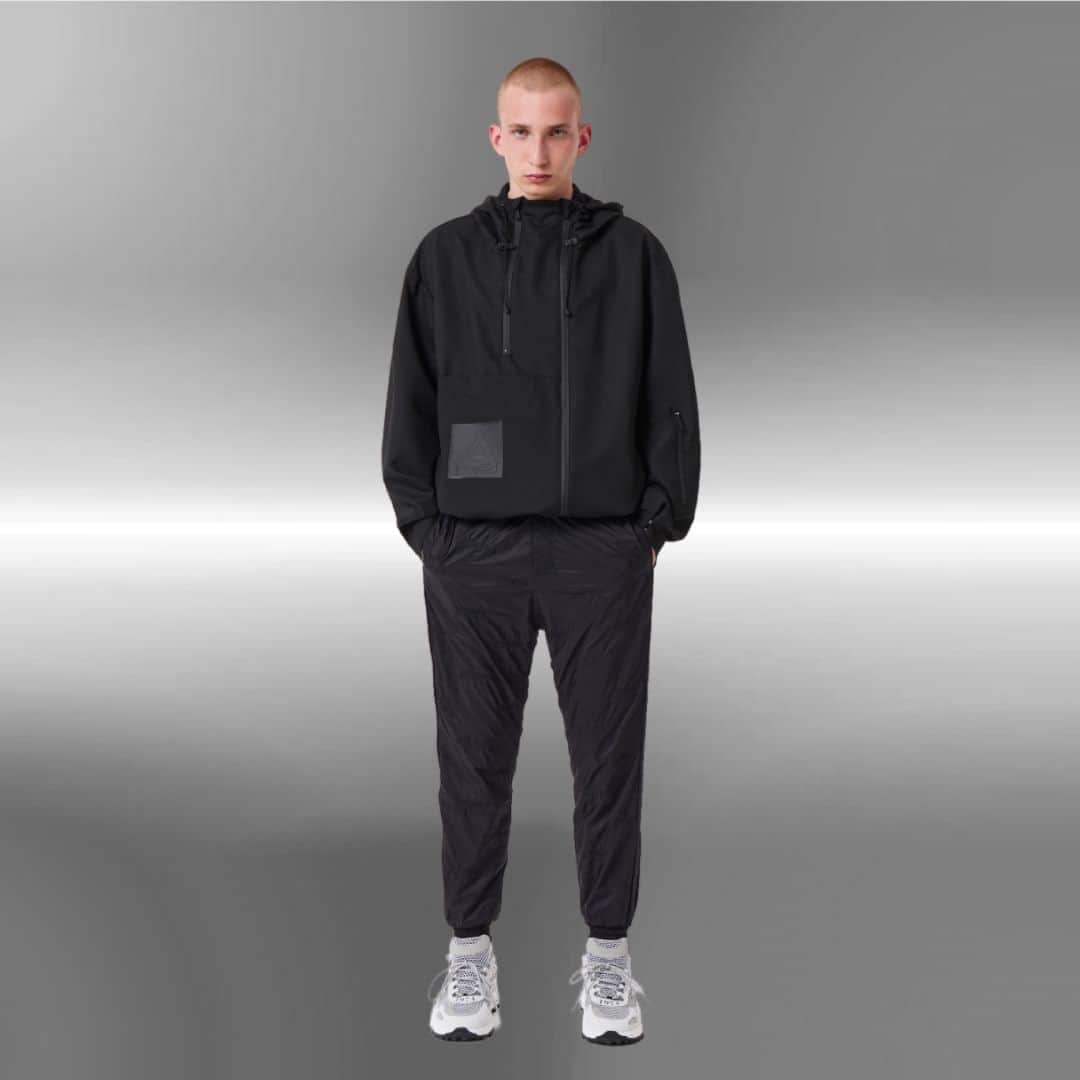 アイスバーグのインスタグラム：「The ICEBERG man comes to the fore in off-duty, post-game-time nonchalance, relaxed in utilitarian outerwear and track suits.  Find more in the selected stores and at iceberg.com  #iceberg1974 #iceberg #ss23」