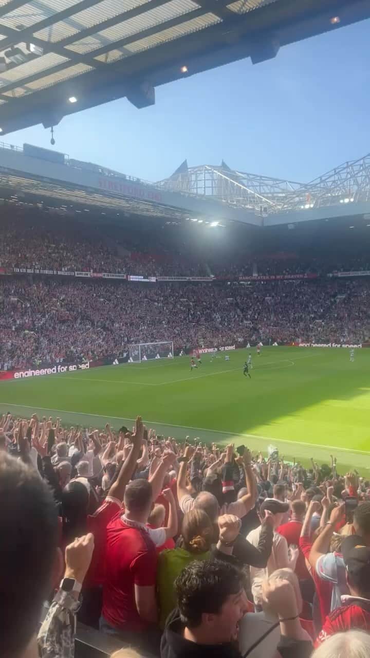 のインスタグラム：「It was a wonderful day, I really enjoyed today’s game, receiving the love from the fans is priceless. I thank Manchester for the love towards me, the respect and admiration is mutual, this city will always mean a lot in my life. @manchesterunited 🫶❤️💪🏾Fue un día maravilloso, disfrute mucho del partido hoy, recibir el cariño de los fans no tiene precio.  Agradezco a Manchester por el cariño hacia mi el respeto y admiración es mutua, esta ciudad siempre significará mucho en mi vida. @manchesterunited」