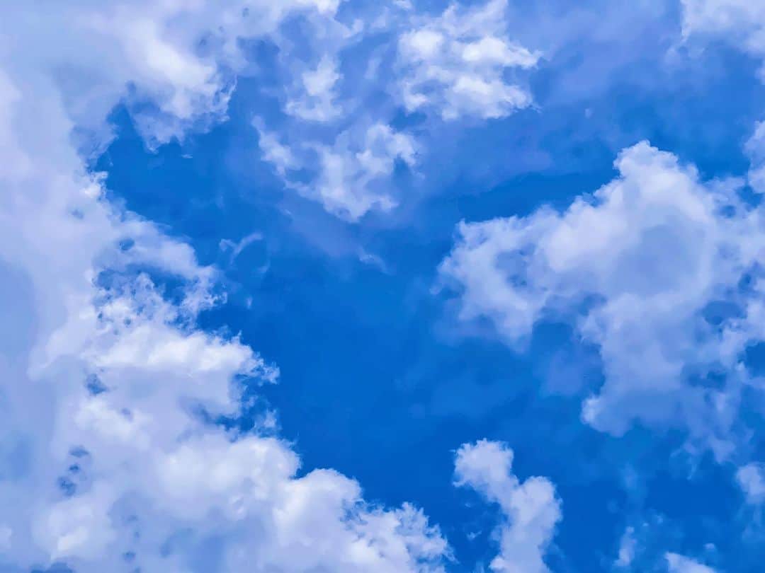 潘めぐみさんのインスタグラム写真 - (潘めぐみInstagram)「ヒメルダ・ウィンドゥ・キュアクイーン・オブ・ザ・ブルースカイ  今日は、生憎の空模様だけれど、おかげで青空が恋しく思えるよ。  さて、「ひろがるスカイ！プリキュア」には我らがキュアラブリーが登場したね🫶💖  ハピネス注入！幸せチャージ！  ハピネスチャージプリキュア！💜💛💙💖  みんなも素敵な週末をお過ごし下さい🕊🌿」5月14日 9時10分 - han_meg_han