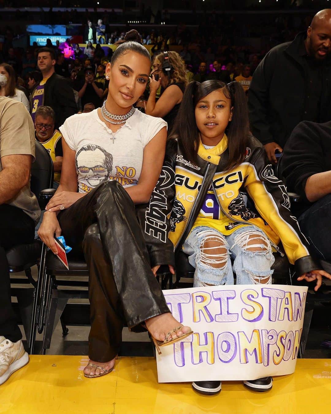 E! Onlineさんのインスタグラム写真 - (E! OnlineInstagram)「Kim Kardashian and North West are keeping up with their support of Tristan Thompson. Link in bi🏀 for more on their mother-daughter night out. (📷: Getty)」5月14日 3時52分 - enews