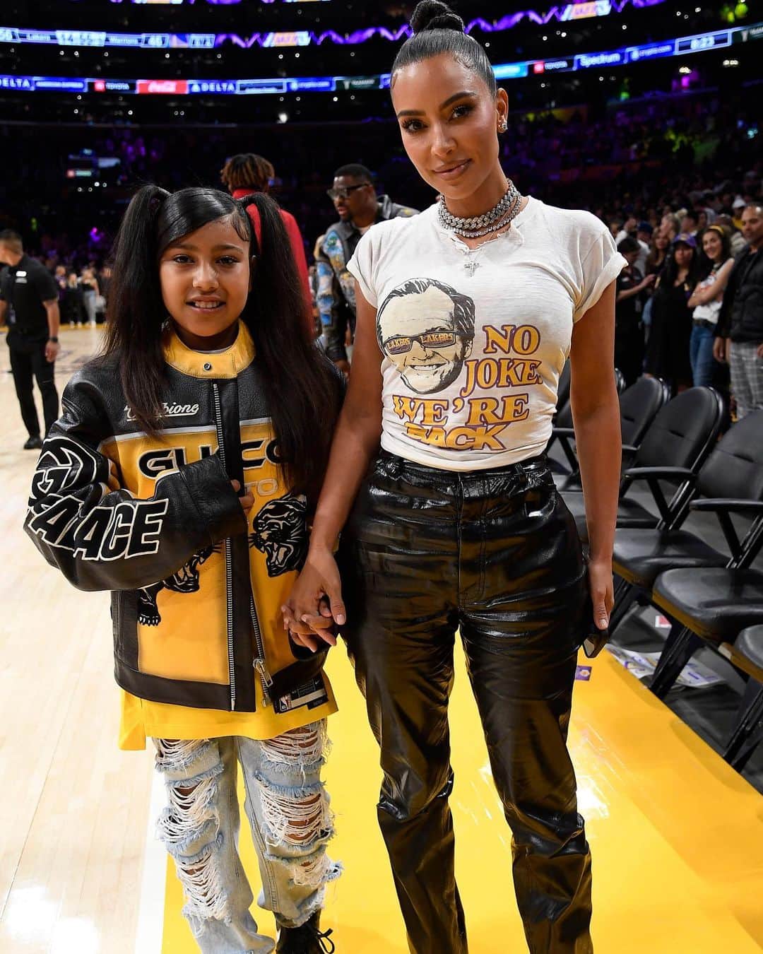 E! Onlineさんのインスタグラム写真 - (E! OnlineInstagram)「Kim Kardashian and North West are keeping up with their support of Tristan Thompson. Link in bi🏀 for more on their mother-daughter night out. (📷: Getty)」5月14日 3時52分 - enews