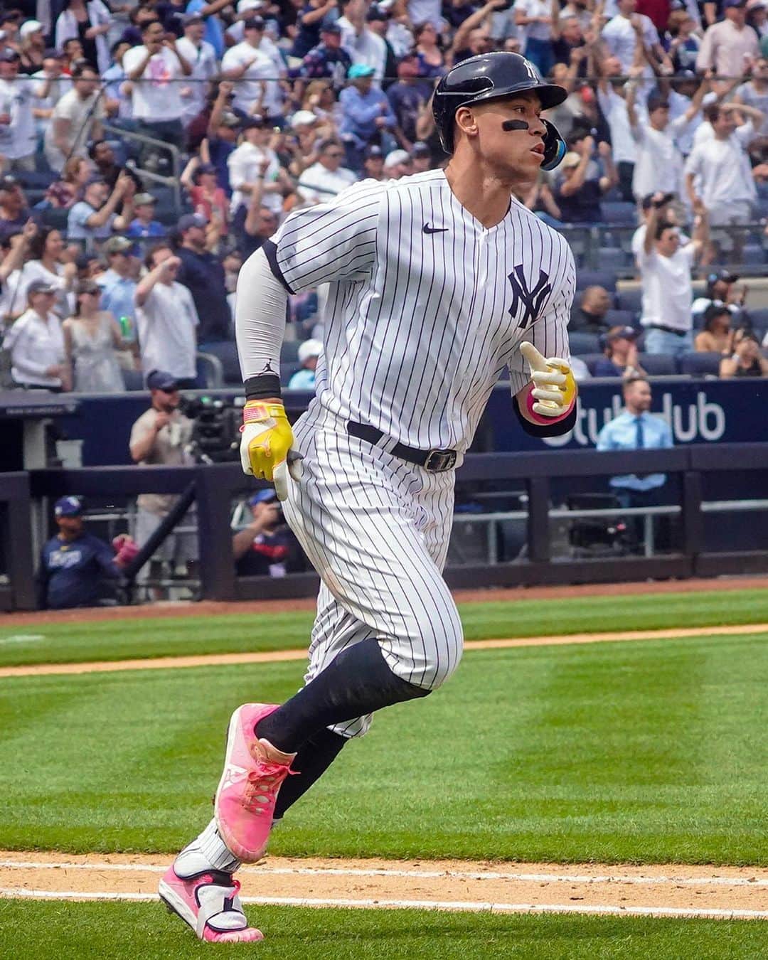 MLBさんのインスタグラム写真 - (MLBInstagram)「@TheJudge44 with his 2nd 2-run HR of the day. 😳」5月14日 4時14分 - mlb