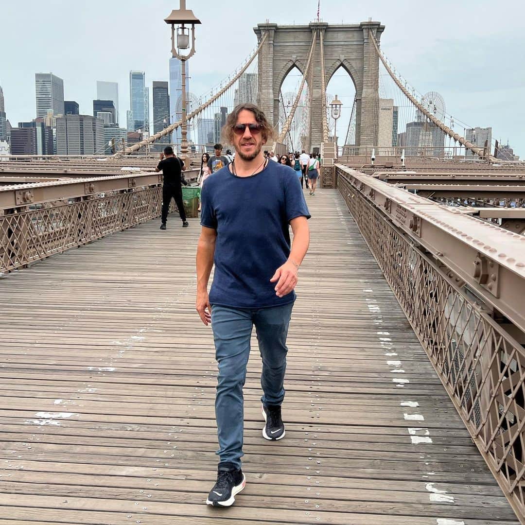 カルレス・プジョルのインスタグラム：「I love New York!  Miss you @vanesalorenzo_ ❤️」