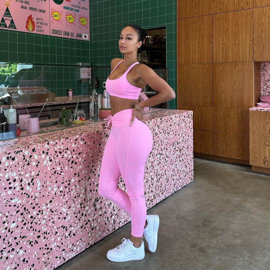Draya Micheleさんのインスタグラム写真 - (Draya MicheleInstagram)「You’ll have whatever I’m having, I know.  @fabletics #fableticsambassador link in bio to shop my look 💞」5月14日 4時22分 - drayamichele