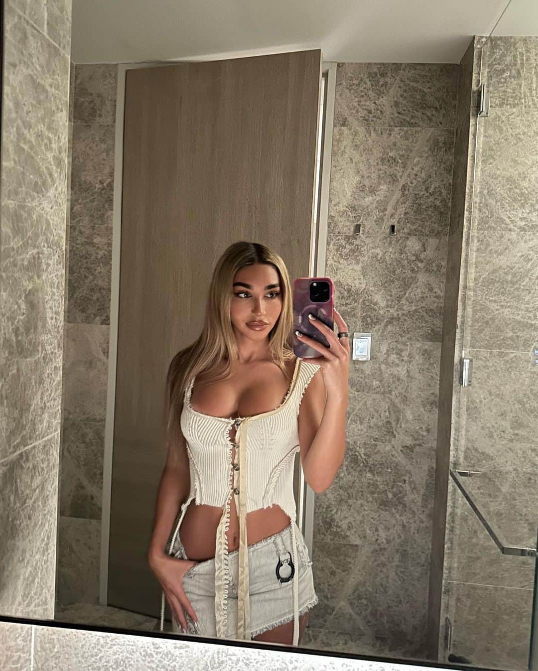Chantel Jeffriesのインスタグラム：「For a NY minute」