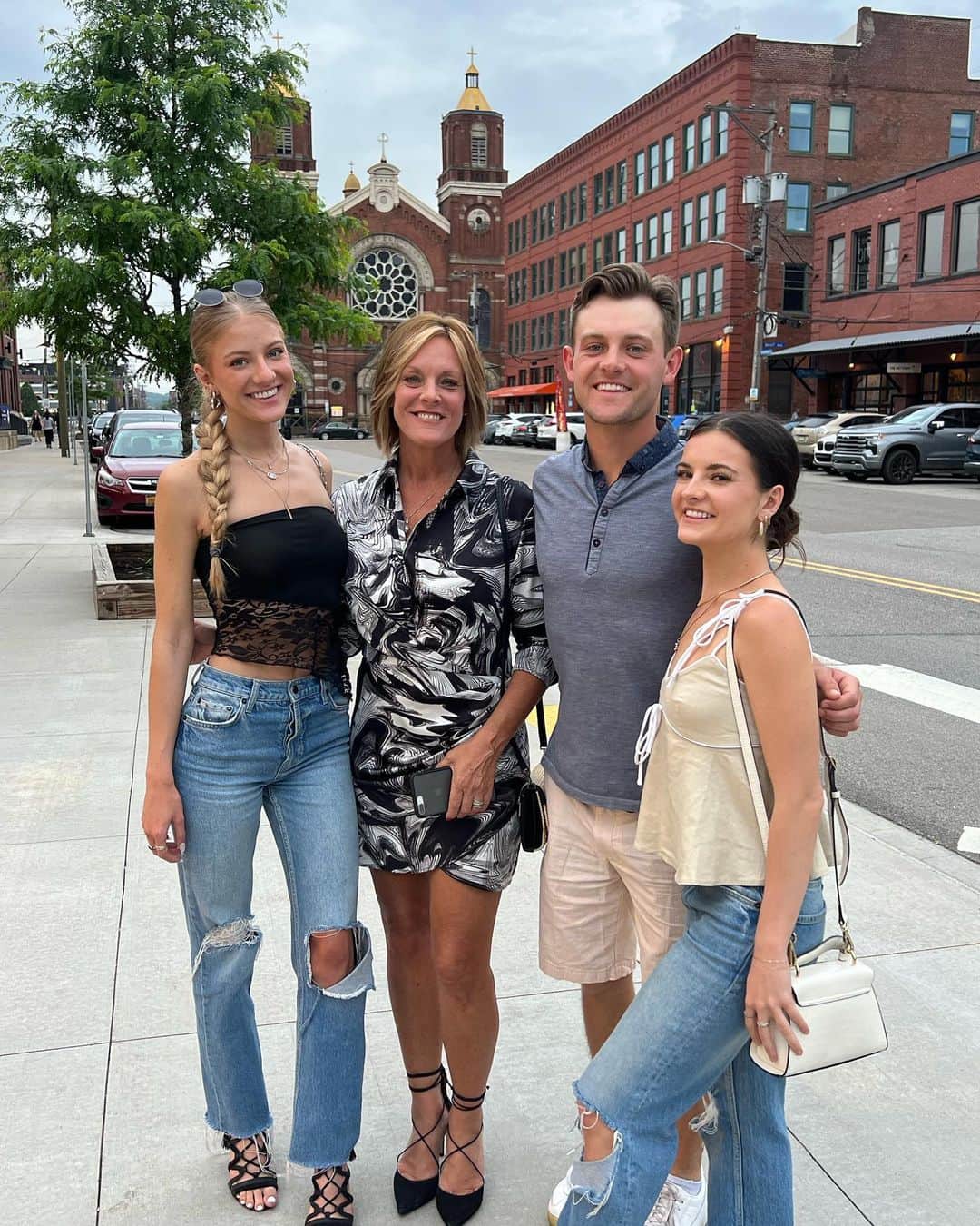 ケリー・ハイランドのインスタグラム：「My kiddos」