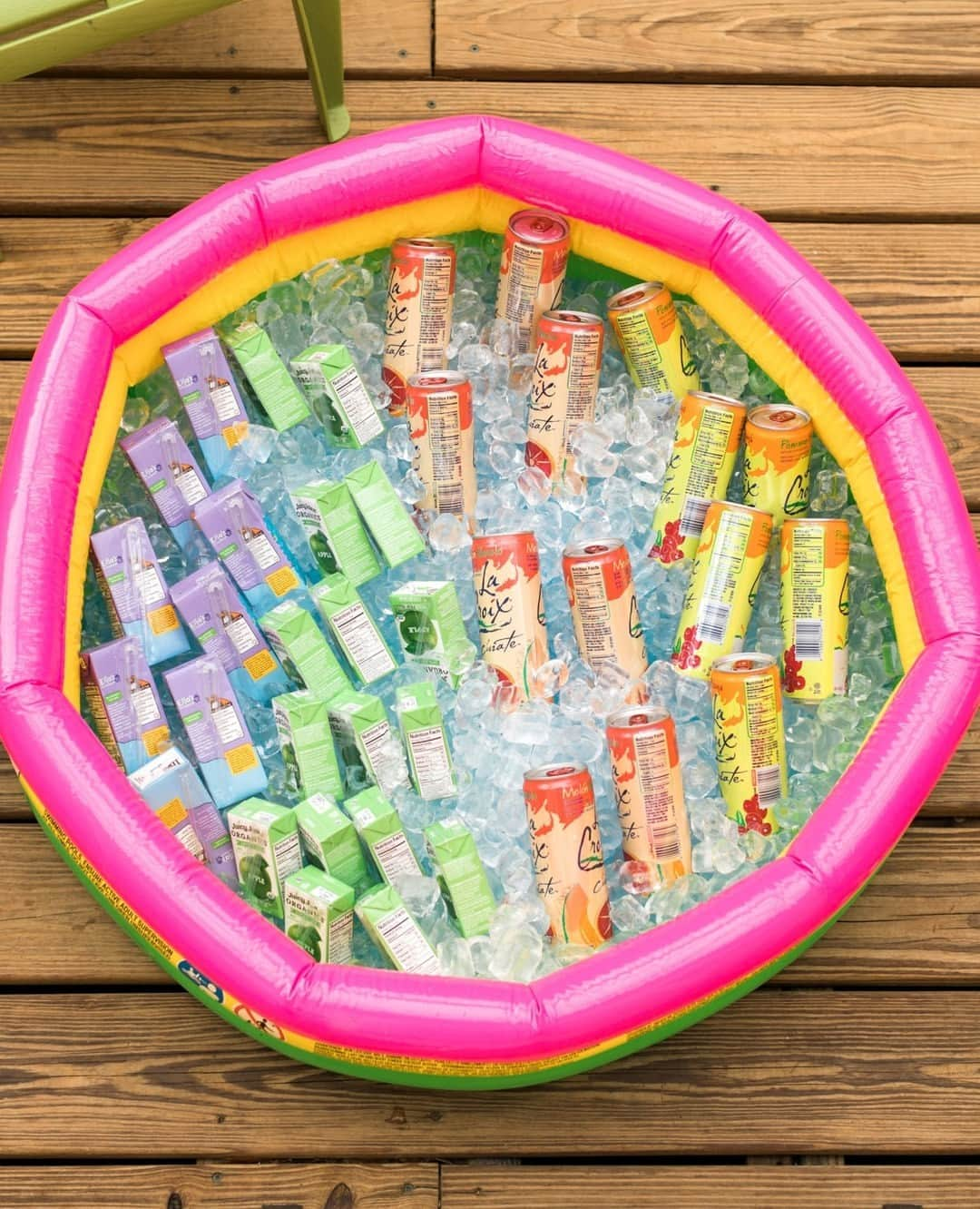 HGTVさんのインスタグラム写真 - (HGTVInstagram)「Want to plan a party *everyone* will be talking about? Here are a few of our top party-planning hacks: ⁠ 1. Turn a kiddy pool into a hydration station ⁠ 2. Create an outdoor bar cart for adult bevs ⁠ 3. Go low-fuss with a sheet pan dinner⁠ ⁠ What's your best party hack? Drop it in the comments ⬇️⁠ ⁠ Head to the #linkinbio for even more tips. #HGTVLiving⁠ ⁠ 📸: Getty Images, @bpatrickflynn, @tomasespinozaphotography, Sarah Busby, @rusticwhiteinteriors, @cassidygarciaphoto」5月14日 5時00分 - hgtv