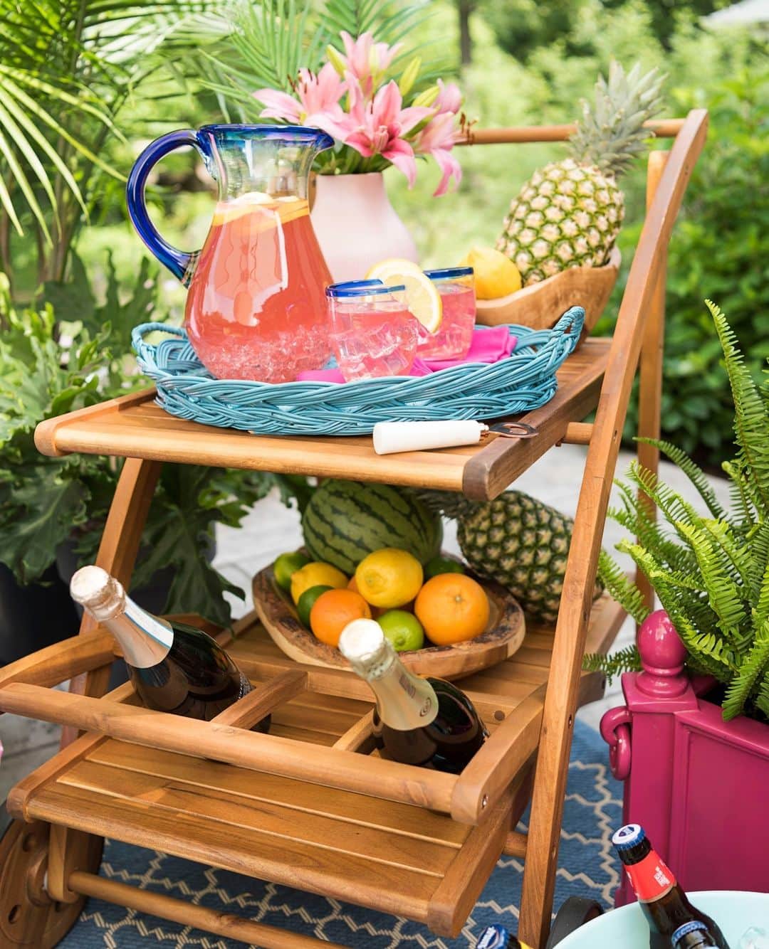 HGTVさんのインスタグラム写真 - (HGTVInstagram)「Want to plan a party *everyone* will be talking about? Here are a few of our top party-planning hacks: ⁠ 1. Turn a kiddy pool into a hydration station ⁠ 2. Create an outdoor bar cart for adult bevs ⁠ 3. Go low-fuss with a sheet pan dinner⁠ ⁠ What's your best party hack? Drop it in the comments ⬇️⁠ ⁠ Head to the #linkinbio for even more tips. #HGTVLiving⁠ ⁠ 📸: Getty Images, @bpatrickflynn, @tomasespinozaphotography, Sarah Busby, @rusticwhiteinteriors, @cassidygarciaphoto」5月14日 5時00分 - hgtv