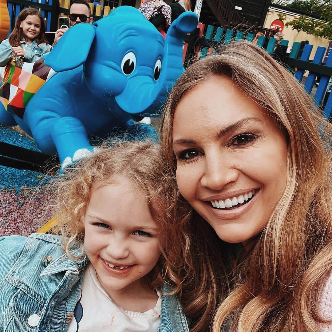 Anna Sacconeさんのインスタグラム写真 - (Anna SacconeInstagram)「Had a wild time at @chessingtonworldofadventures! 🎢🐯🧳 We were invited to experience the new World of Jumanji and its 3 new rides but we ended up spending the whole day & exploring the whole park 🎠 The kids didn’t want to leave! 😅 @gifted  #CHESSINGTON  #WORLDOFJUMANJI  @RunRaggedUK」5月14日 5時10分 - annasaccone