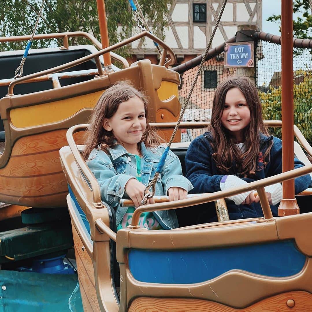 Anna Sacconeさんのインスタグラム写真 - (Anna SacconeInstagram)「Had a wild time at @chessingtonworldofadventures! 🎢🐯🧳 We were invited to experience the new World of Jumanji and its 3 new rides but we ended up spending the whole day & exploring the whole park 🎠 The kids didn’t want to leave! 😅 @gifted  #CHESSINGTON  #WORLDOFJUMANJI  @RunRaggedUK」5月14日 5時10分 - annasaccone
