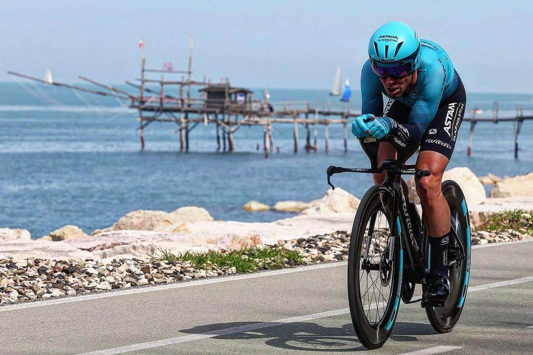 マーク・カヴェンディッシュのインスタグラム：「Another TimeTrial tomorrow.  Always late at posting pics and stuff, so here’s one from last week so all them aerodynamic experts can get stuck in to my comments. Off ya go..」
