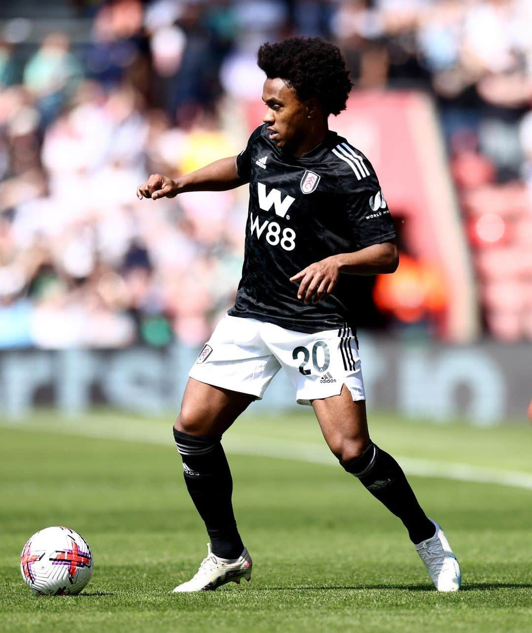 ウィリアンさんのインスタグラム写真 - (ウィリアンInstagram)「Pleasure to play FOOTBALL! Great win and great team performance. #W20 #premierleague #FFC」5月14日 5時29分 - willianborges88